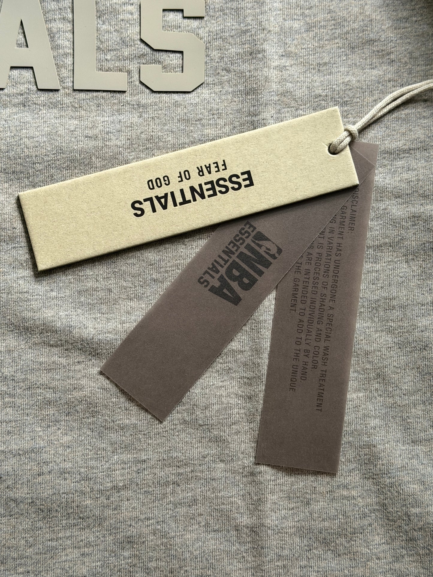 Playera Essentials NBA gris oscuro